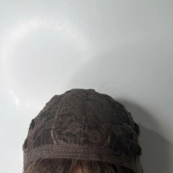 NEW! Blonde medium length   Wig  with Curtain  bangs - Picture 8 of 10